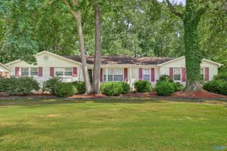 825 SE Harrisburg Drive, Huntsville, AL 35802