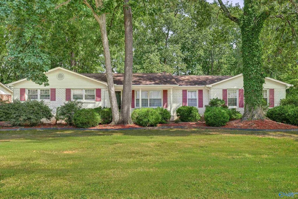 825 SE Harrisburg Drive, Huntsville, AL 35802