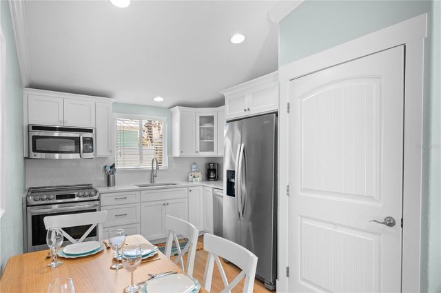 3007 AVENUE E A, Holmes Beach, FL 34217