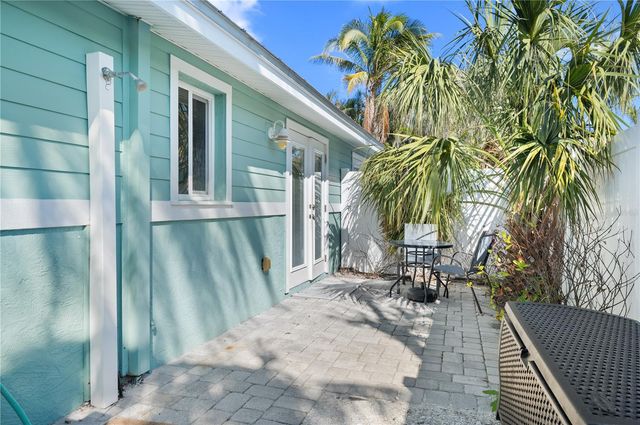 3007 AVENUE E A, Holmes Beach, FL 34217