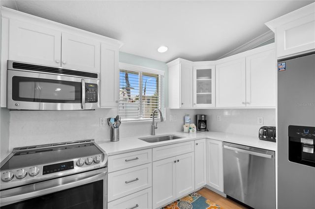 3007 AVENUE E A, Holmes Beach, FL 34217