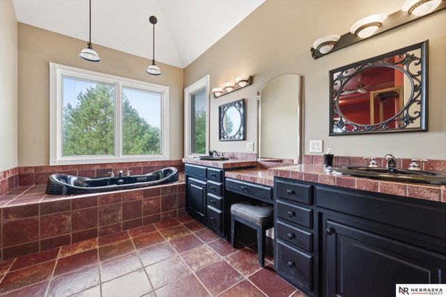 7504 N 130th Street, Omaha, NE 68142