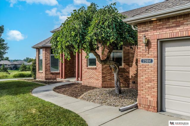 7504 N 130th Street, Omaha, NE 68142