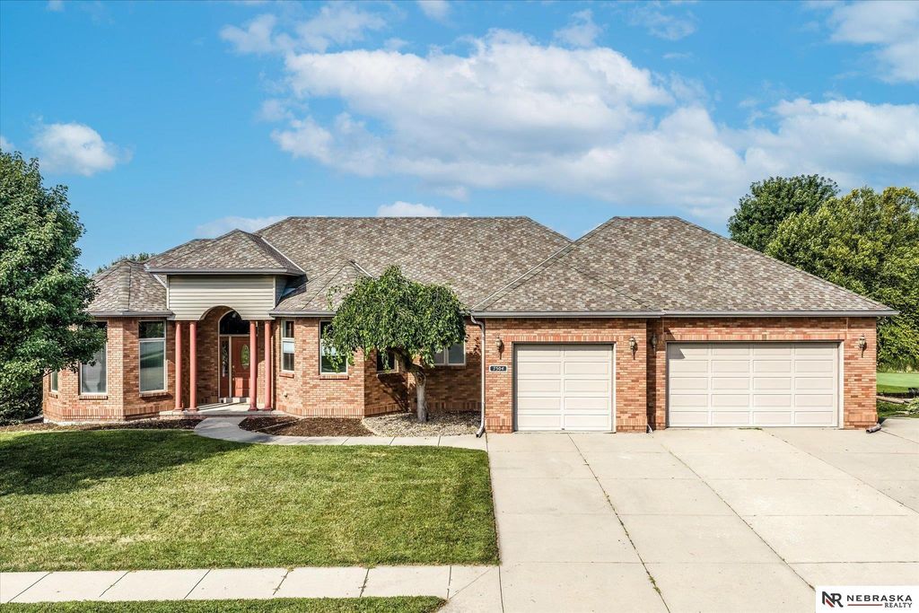 7504 N 130th Street, Omaha, NE 68142