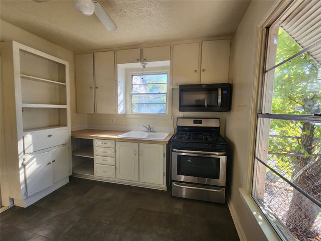 1516 Lindsey Street, Denton, TX 76205
