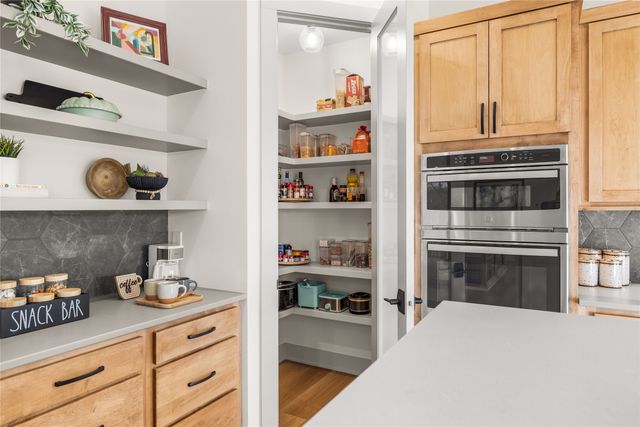 814 Bridgeview Street, Polk City, IA 50226