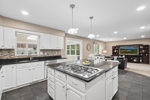16605 43rd Avenue N, Plymouth, MN 55446