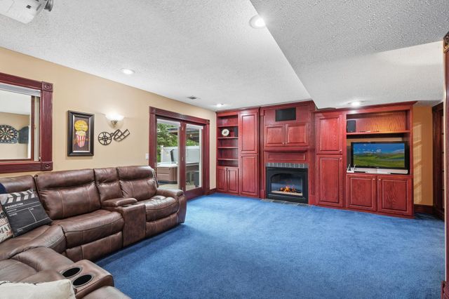 16605 43rd Avenue N, Plymouth, MN 55446
