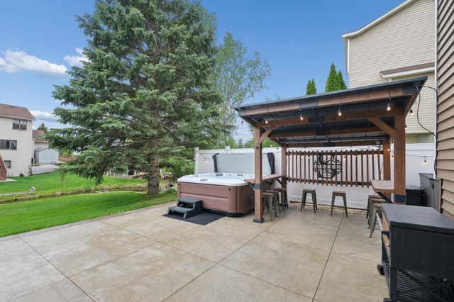 16605 43rd Avenue N, Plymouth, MN 55446