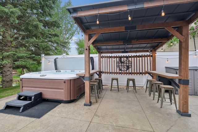 16605 43rd Avenue N, Plymouth, MN 55446