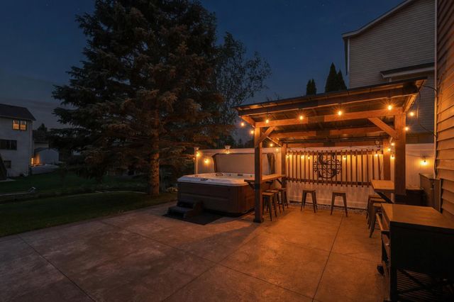 16605 43rd Avenue N, Plymouth, MN 55446