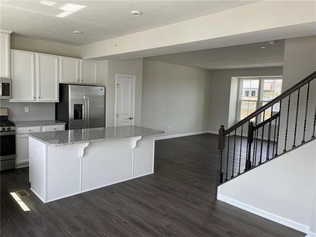 104 Lupine Dr, Mars Boro, PA 16046