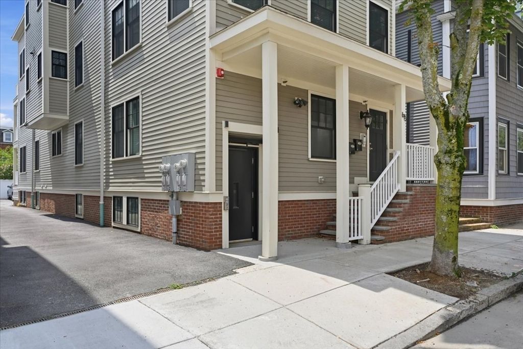 613 E 6th St. 3, Boston, MA 02127