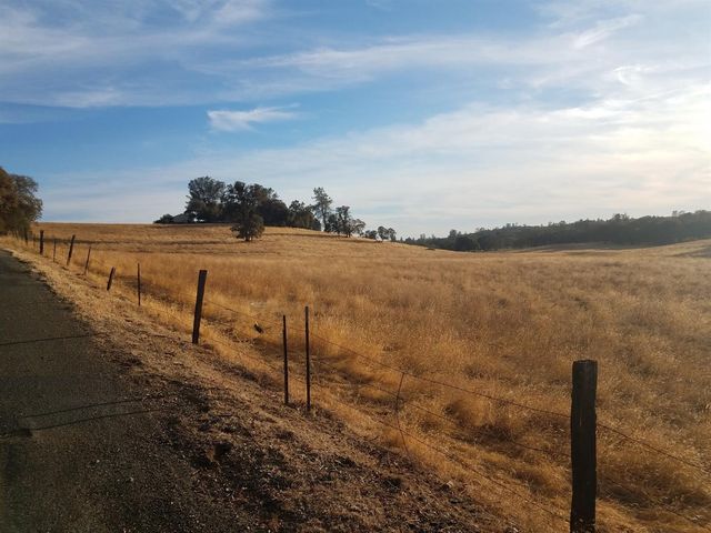 23051 Brian Ln, Grass Valley, CA 95949