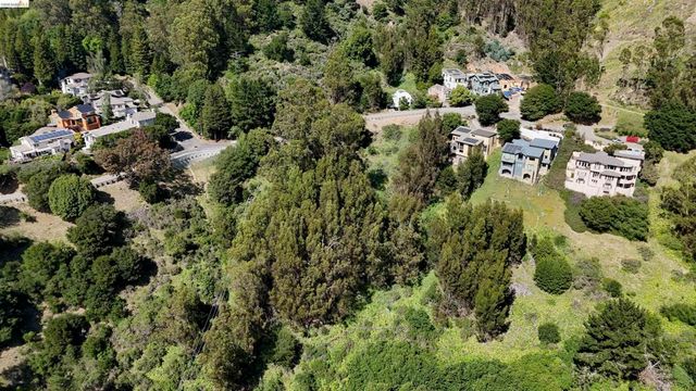 2551 Tunnel Rd, Oakland, CA 94611
