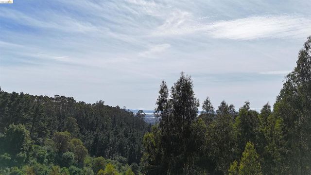 2551 Tunnel Rd, Oakland, CA 94611
