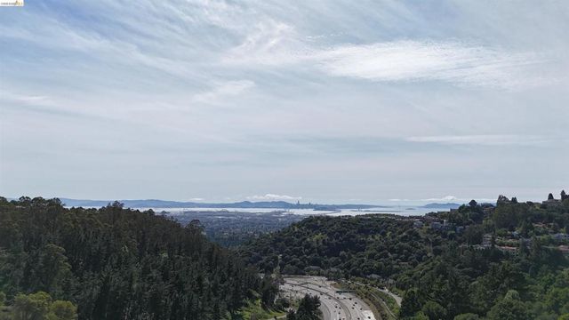 2551 Tunnel Rd, Oakland, CA 94611
