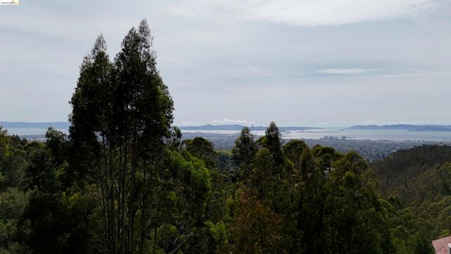 2551 Tunnel Rd, Oakland, CA 94611