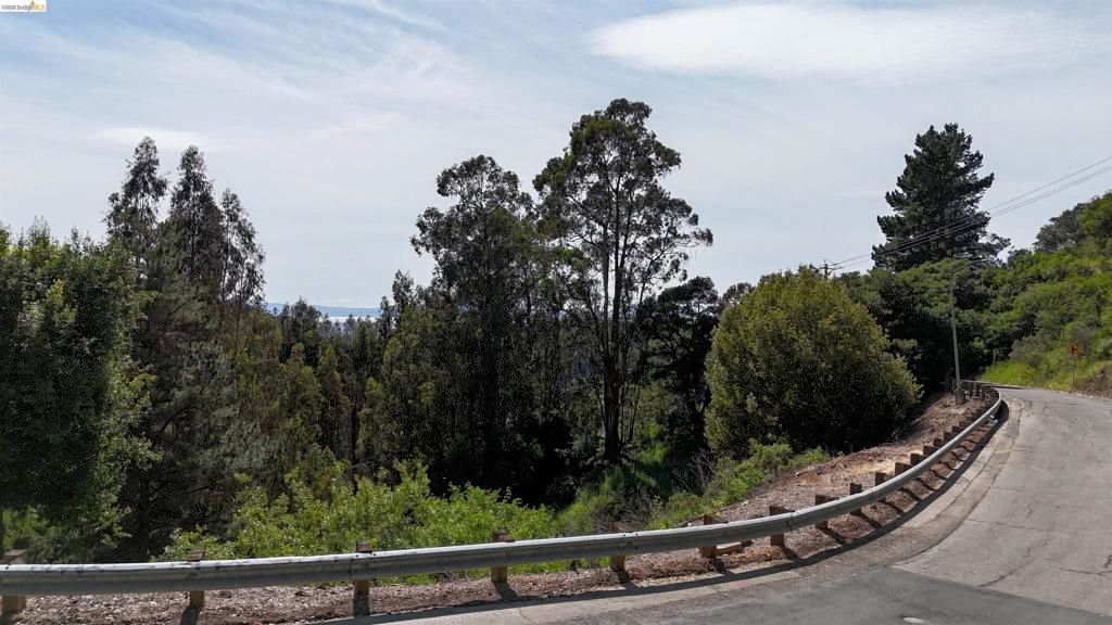 2551 Tunnel Rd, Oakland, CA 94611