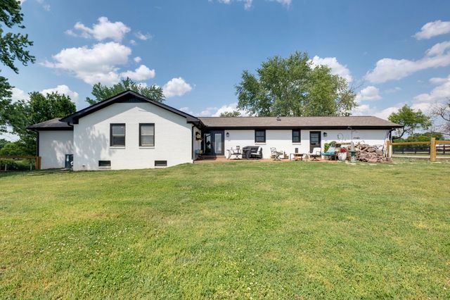 1071 Connie Dr, Gallatin, TN 37066