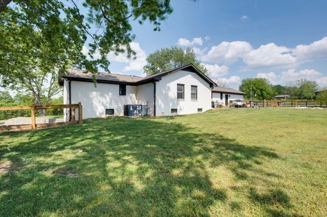 1071 Connie Dr, Gallatin, TN 37066