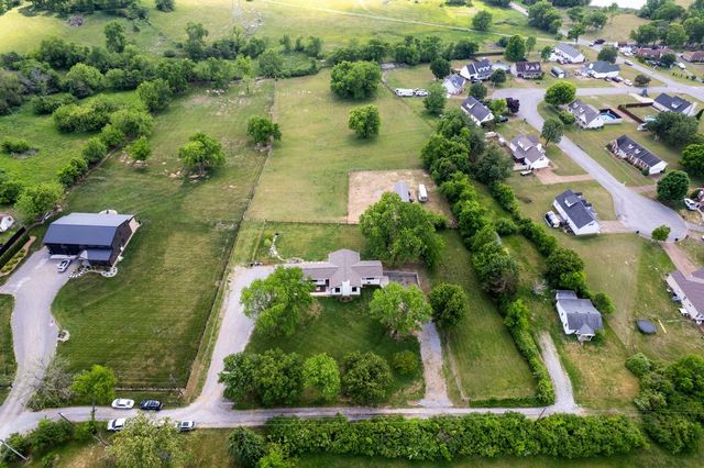 1071 Connie Dr, Gallatin, TN 37066