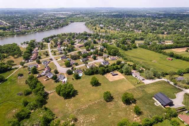 1071 Connie Dr, Gallatin, TN 37066