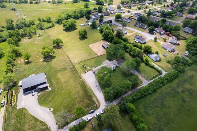 1071 Connie Dr, Gallatin, TN 37066