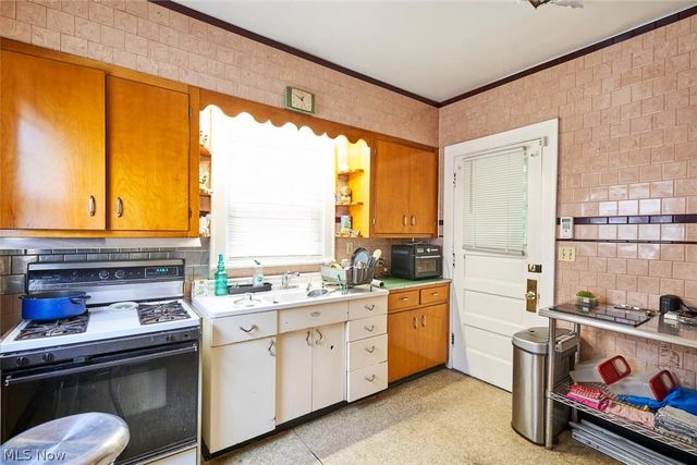 446 E Voris Street, Akron, OH 44311