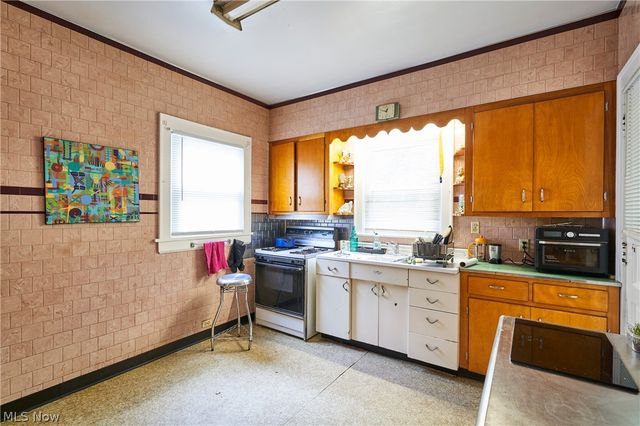 446 E Voris Street, Akron, OH 44311