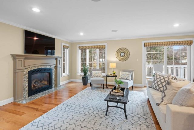 605 Straw Hill Road, Manchester, NH 03104