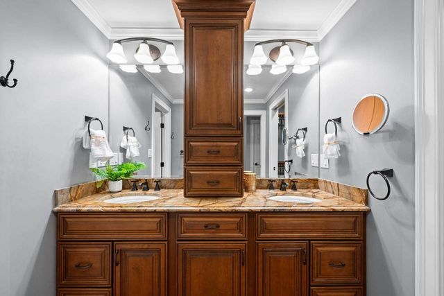 605 Straw Hill Road, Manchester, NH 03104