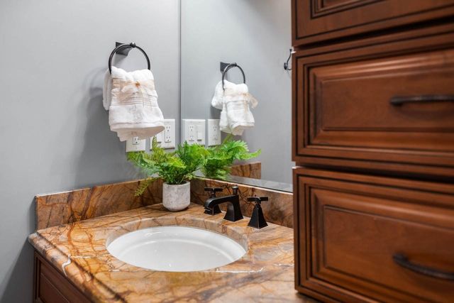 605 Straw Hill Road, Manchester, NH 03104