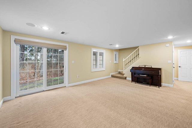 605 Straw Hill Road, Manchester, NH 03104