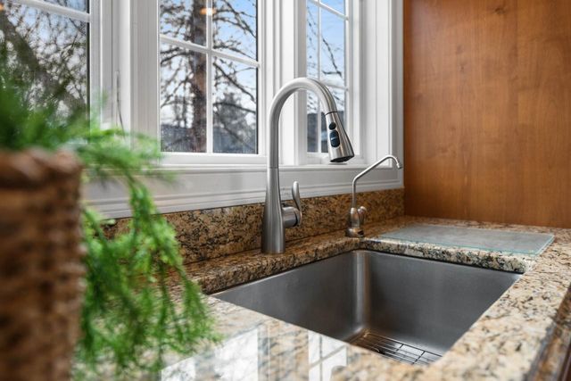 605 Straw Hill Road, Manchester, NH 03104