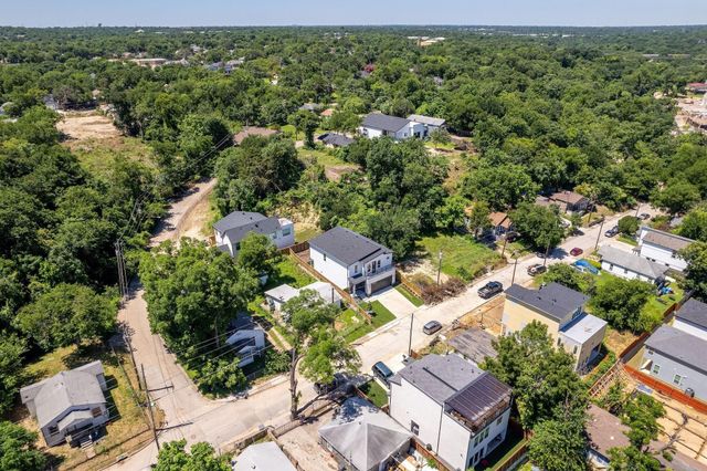 1320 Compton Street, Dallas, TX 75203