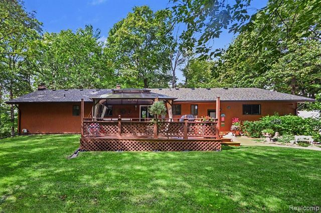 1600 Moffat, Leonard, MI 48367