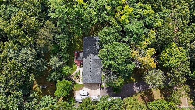 1600 Moffat, Leonard, MI 48367