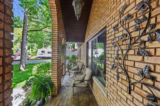 1600 Moffat, Leonard, MI 48367