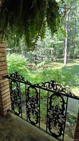 1600 Moffat, Leonard, MI 48367