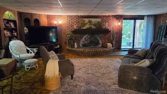 1600 Moffat, Leonard, MI 48367
