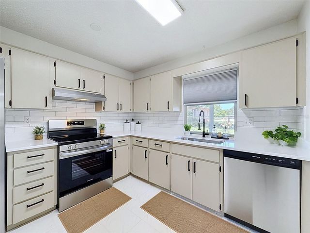 10819 LOS SANTOS DR, Port Richey, FL 34668