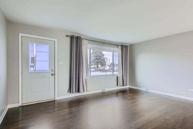 10403 Barnard Drive, Chicago Ridge, IL 60415