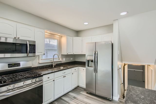 10403 Barnard Drive, Chicago Ridge, IL 60415