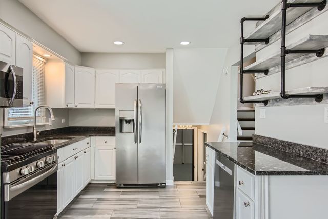 10403 Barnard Drive, Chicago Ridge, IL 60415