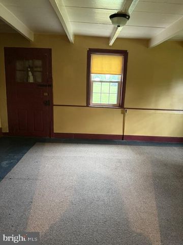 2548 LIMEKILN RD, Douglassville, PA 19518