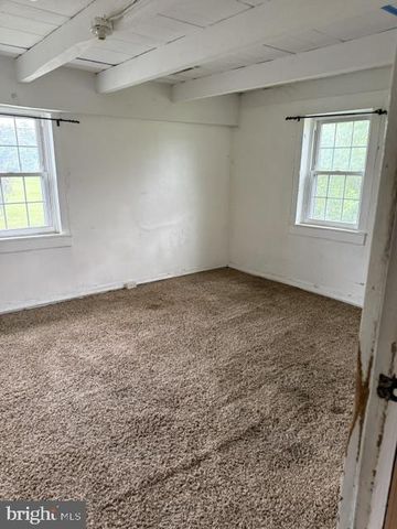 2548 LIMEKILN RD, Douglassville, PA 19518
