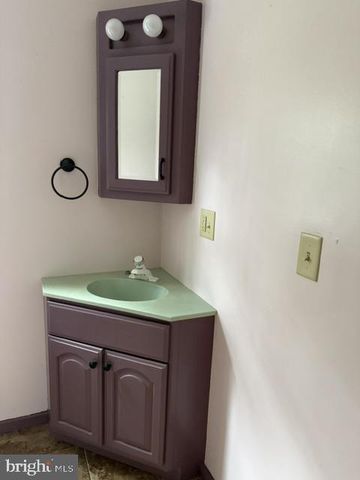 2548 LIMEKILN RD, Douglassville, PA 19518
