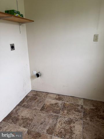 2548 LIMEKILN RD, Douglassville, PA 19518