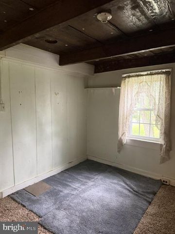 2548 LIMEKILN RD, Douglassville, PA 19518